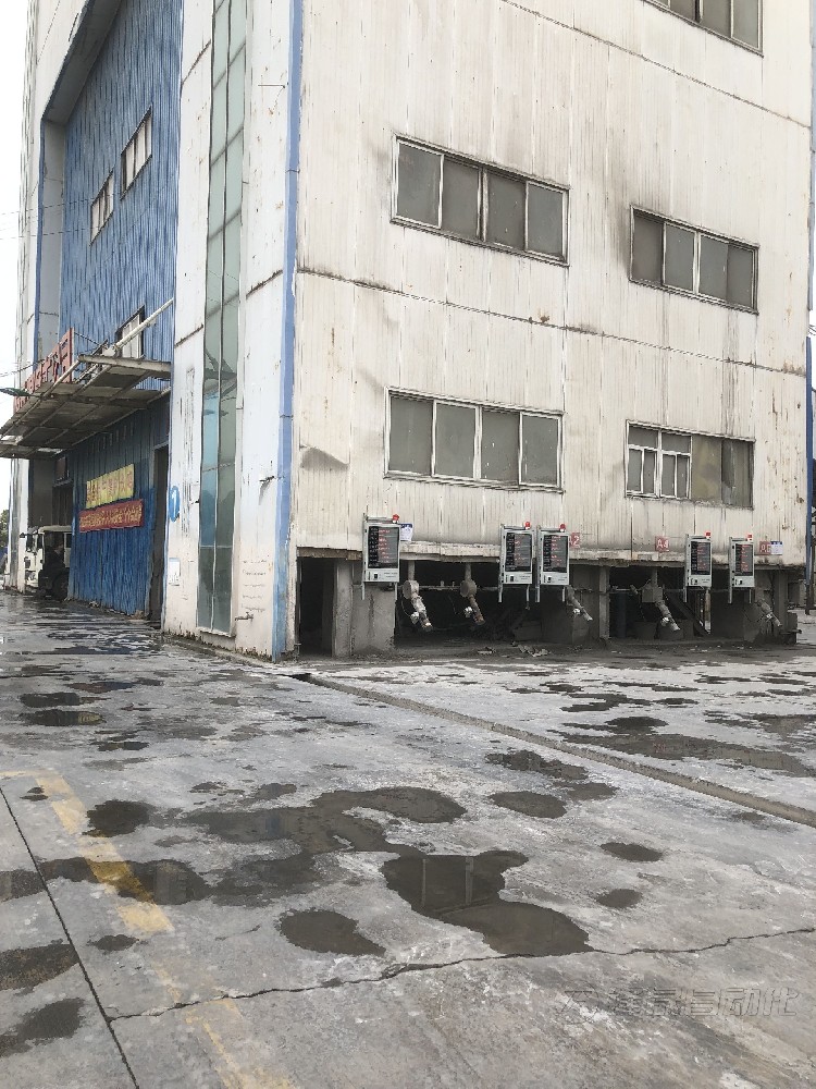 大街上裝混凝土的大卡車，為什么要邊走邊轉(zhuǎn)？看完長見識了